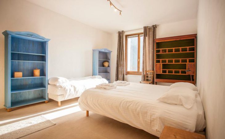 Apartment Vieux Palais, Chamonix, Double Bedroom
